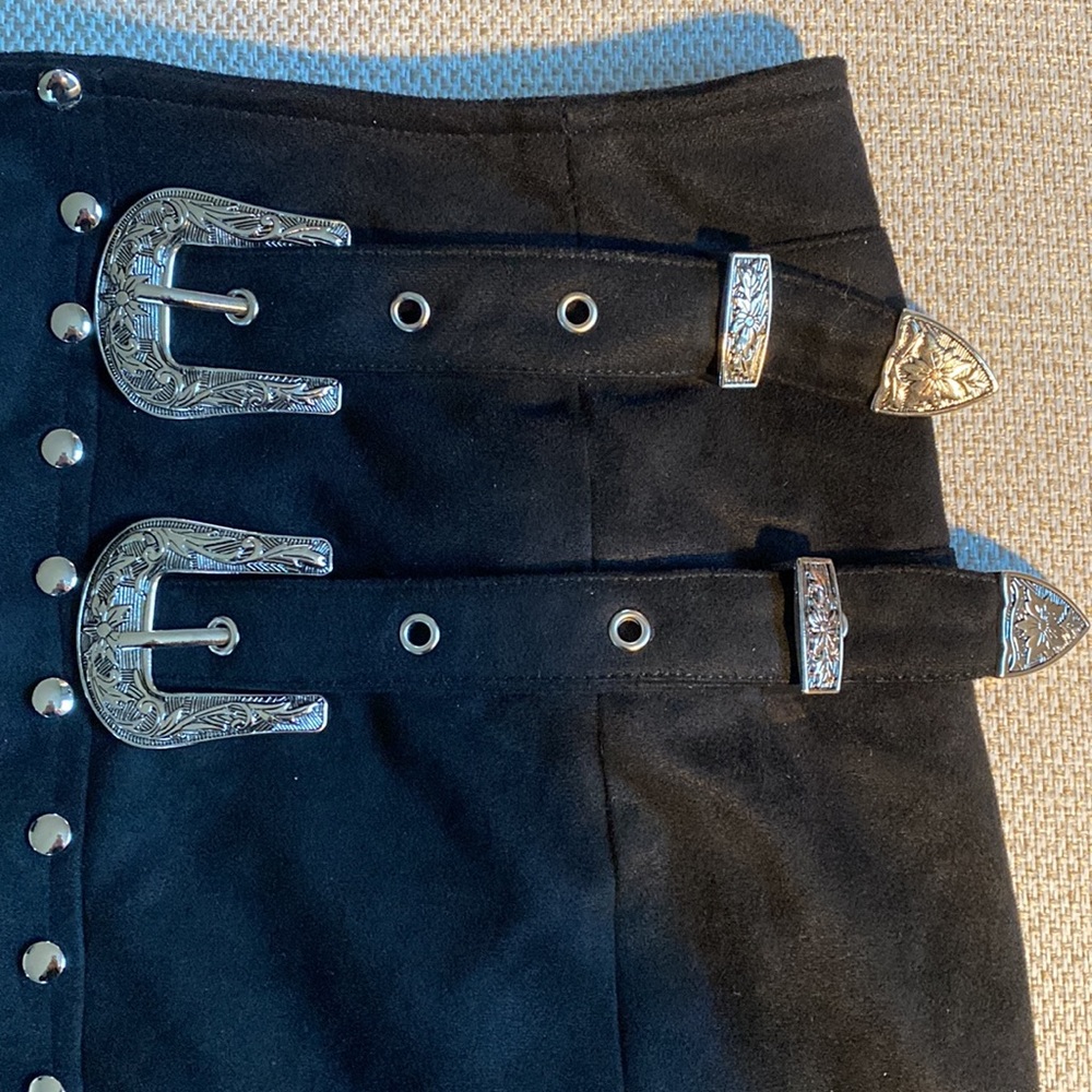 NWOT Forever 21 Studded Black Mini Skirt with Adjustable Belts - Picture 5 of 8